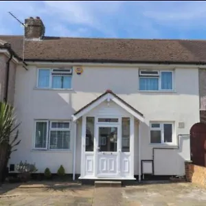 Homestay Homestay With Free Parking - Close To Heathrow, West Drayton (Middlesex)